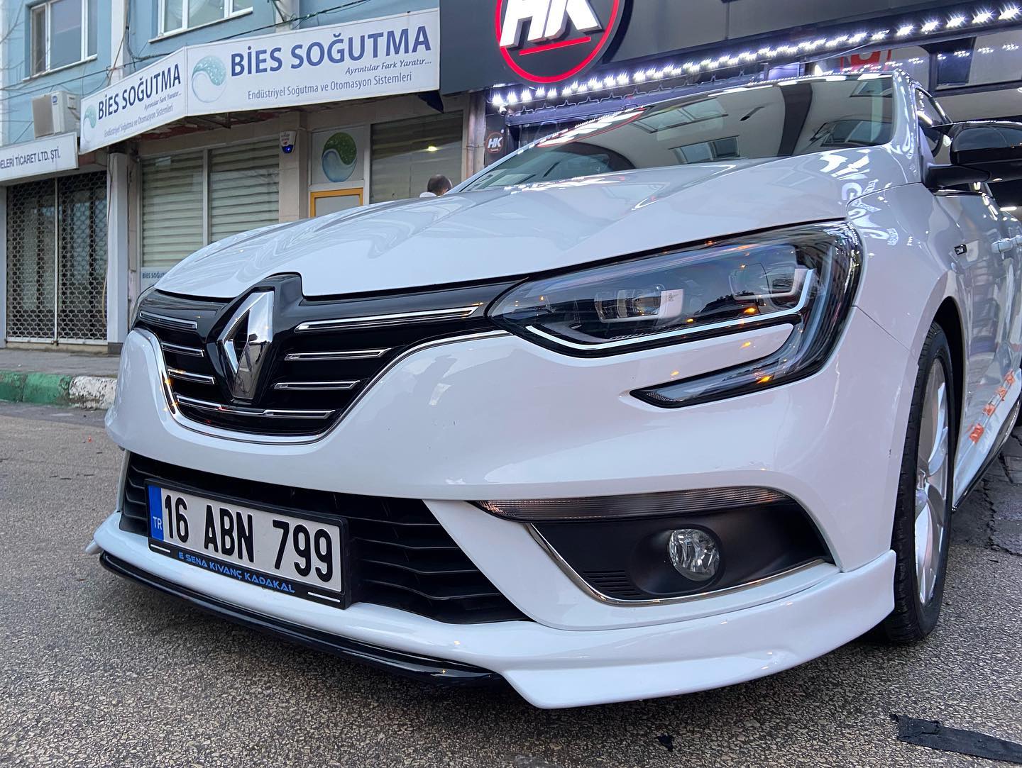 RENAULT MEGANE 4 SEDAN- HB ÖN EK